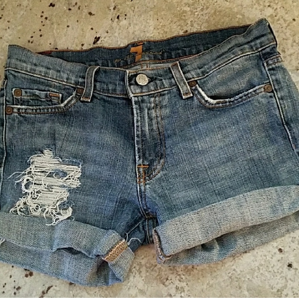 Distressed Jean shorts with pocket detail